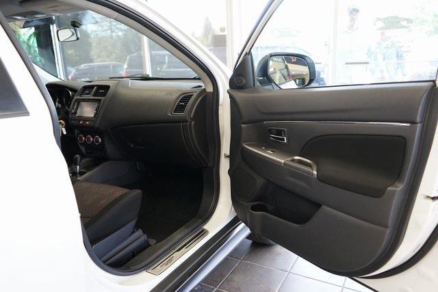 Photo of 2018 Diamond White Pearl Mitsubishi Outlander Sport