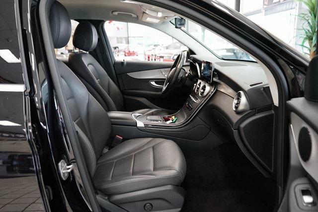 Photo of 2021 Black Mercedes-Benz GLC 300