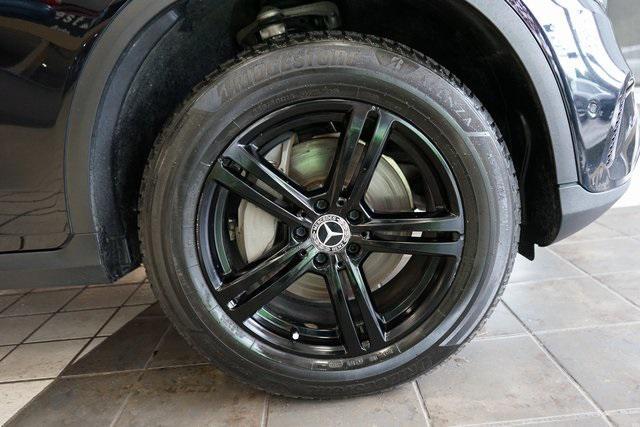 Photo of 2021 Black Mercedes-Benz GLC 300