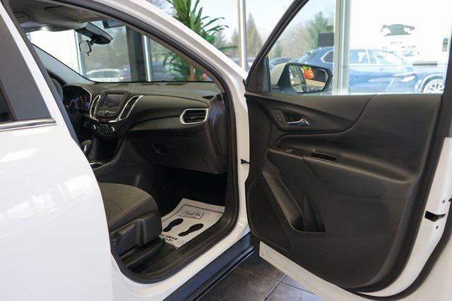 Photo of 2023 Summit White Chevrolet Equinox