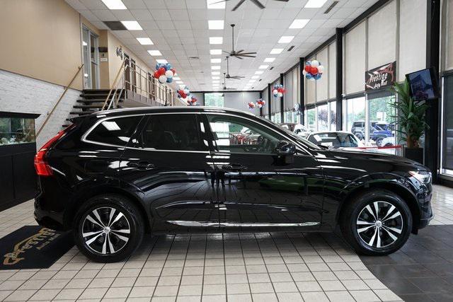 Photo of 2022 Onyx Black Metallic Volvo XC60 Recharge Plug-In Hybrid
