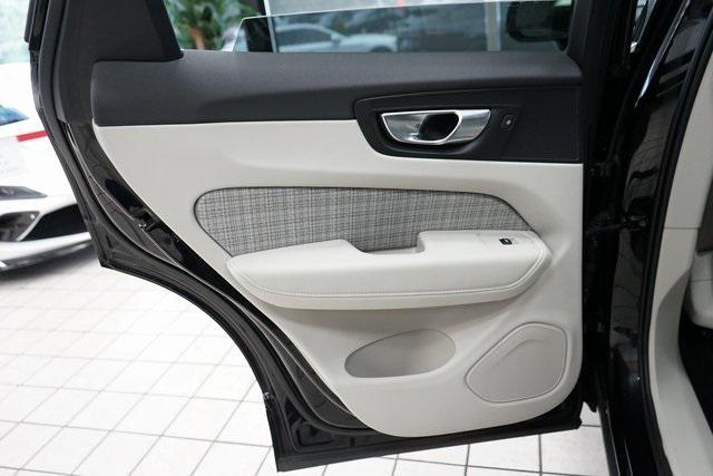 Photo of 2022 Onyx Black Metallic Volvo XC60 Recharge Plug-In Hybrid