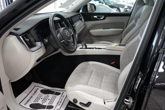 Photo of 2022 Onyx Black Metallic Volvo XC60 Recharge Plug-In Hybrid