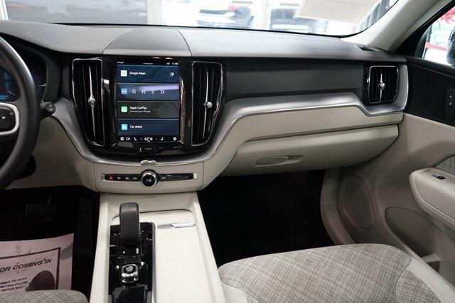 Photo of 2022 Onyx Black Metallic Volvo XC60 Recharge Plug-In Hybrid