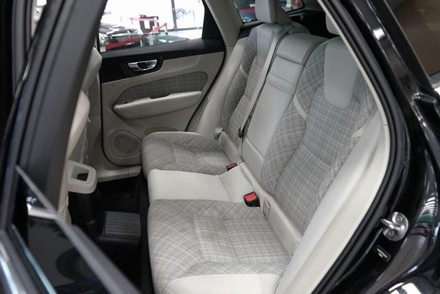 Photo of 2022 Onyx Black Metallic Volvo XC60 Recharge Plug-In Hybrid