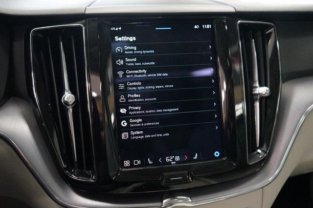 Photo of 2022 Onyx Black Metallic Volvo XC60 Recharge Plug-In Hybrid