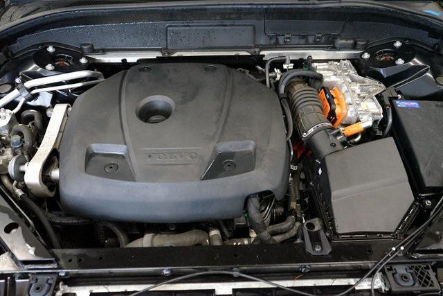 Photo of 2022 Onyx Black Metallic Volvo XC60 Recharge Plug-In Hybrid