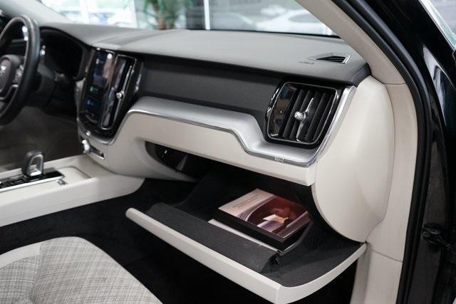 Photo of 2022 Onyx Black Metallic Volvo XC60 Recharge Plug-In Hybrid