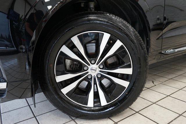 Photo of 2022 Onyx Black Metallic Volvo XC60 Recharge Plug-In Hybrid