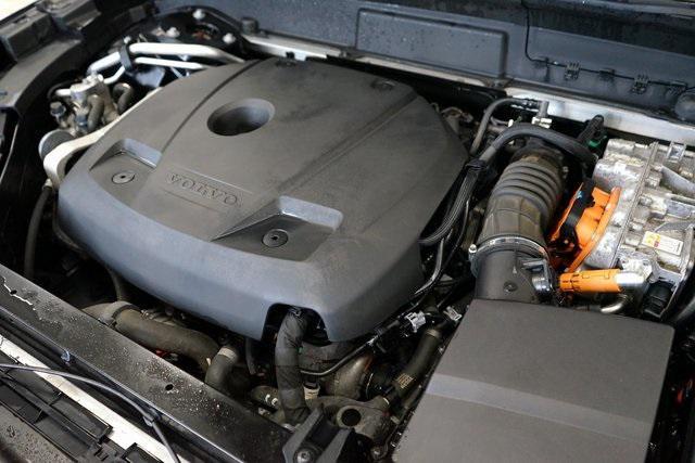Photo of 2022 Onyx Black Metallic Volvo XC60 Recharge Plug-In Hybrid