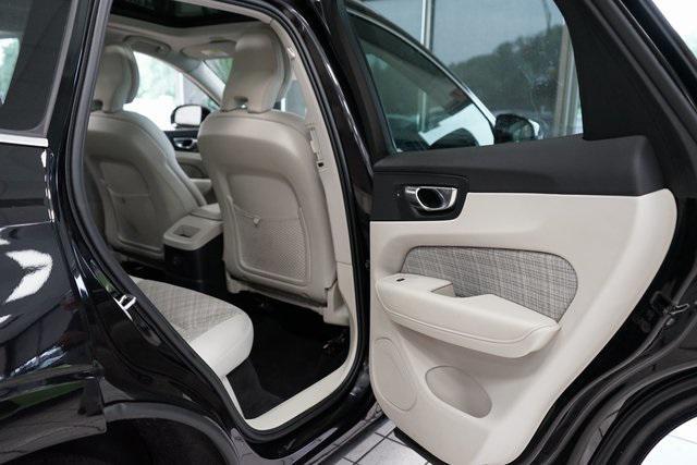 Photo of 2022 Onyx Black Metallic Volvo XC60 Recharge Plug-In Hybrid