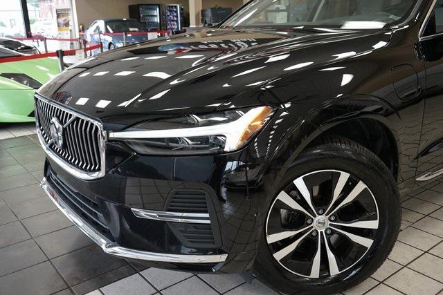 Photo of 2022 Onyx Black Metallic Volvo XC60 Recharge Plug-In Hybrid