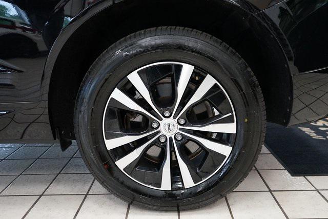 Photo of 2022 Onyx Black Metallic Volvo XC60 Recharge Plug-In Hybrid
