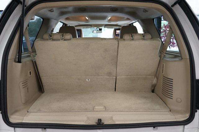 Photo of 2017 White Platinum Metallic Tri-Coat Ford Expedition