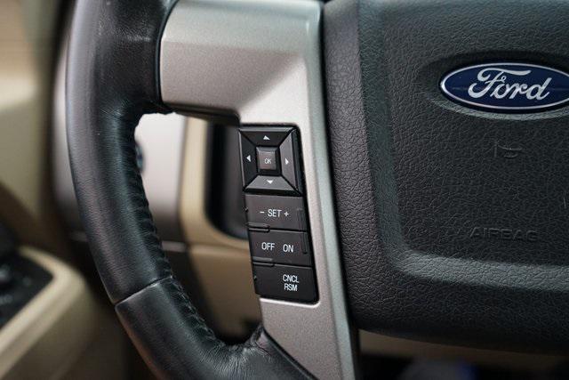 Photo of 2017 White Platinum Metallic Tri-Coat Ford Expedition