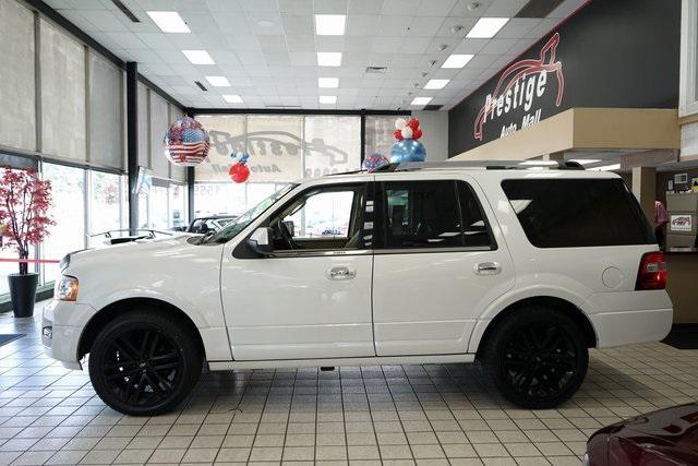 Photo of 2017 White Platinum Metallic Tri-Coat Ford Expedition