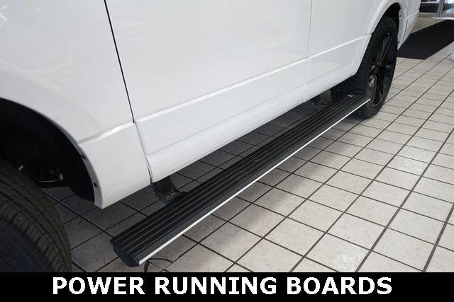 Photo of 2017 White Platinum Metallic Tri-Coat Ford Expedition