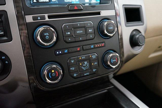 Photo of 2017 White Platinum Metallic Tri-Coat Ford Expedition
