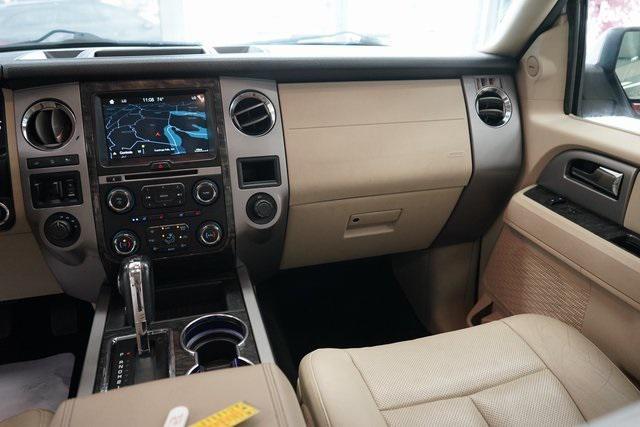 Photo of 2017 White Platinum Metallic Tri-Coat Ford Expedition