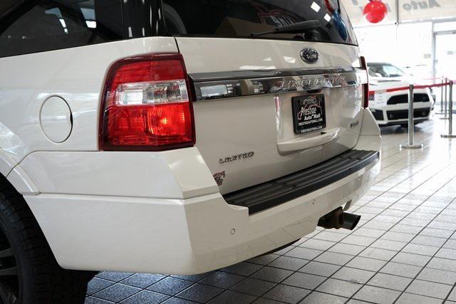 Photo of 2017 White Platinum Metallic Tri-Coat Ford Expedition
