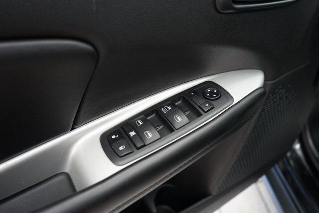 Photo of 2020 Pitch Black Clearcoat Dodge Journey