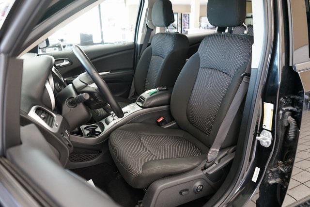 Photo of 2020 Pitch Black Clearcoat Dodge Journey