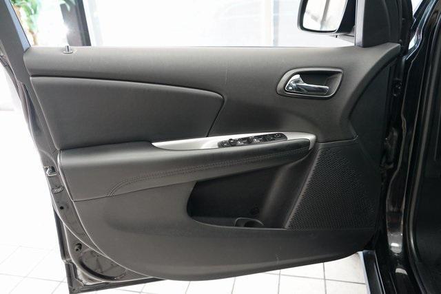 Photo of 2020 Pitch Black Clearcoat Dodge Journey