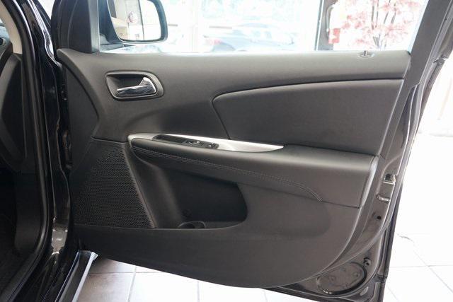 Photo of 2020 Pitch Black Clearcoat Dodge Journey