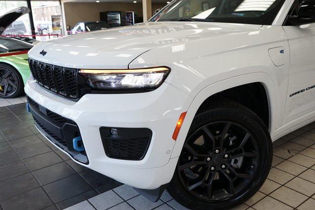 Photo of 2023 Bright White Clearcoat Jeep Grand Cherokee 4xe
