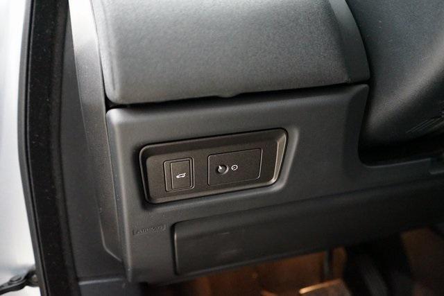 Photo of 2019 Indus Silver Metallic Land Rover Range Rover Evoque