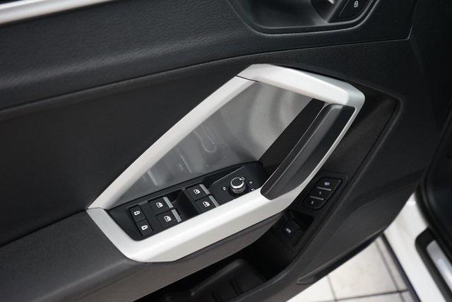 Photo of 2023 Ibis White Audi Q3