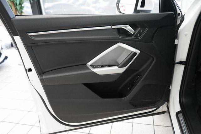 Photo of 2023 Ibis White Audi Q3