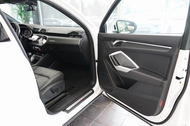 Photo of 2023 Ibis White Audi Q3