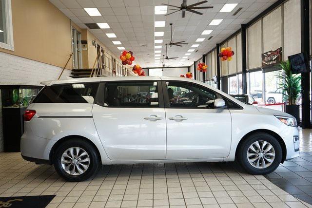 Photo of 2019 Silky Silver Kia Sedona