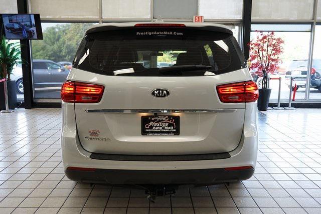 Photo of 2019 Silky Silver Kia Sedona