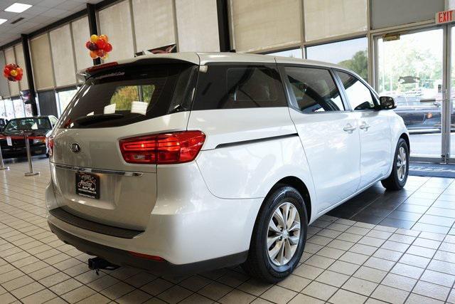 Photo of 2019 Silky Silver Kia Sedona