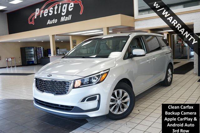 Photo of 2019 Silky Silver Kia Sedona