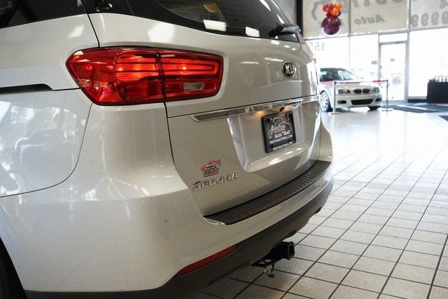 Photo of 2019 Silky Silver Kia Sedona