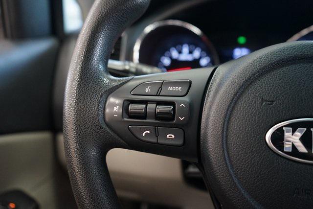 Photo of 2019 Silky Silver Kia Sedona