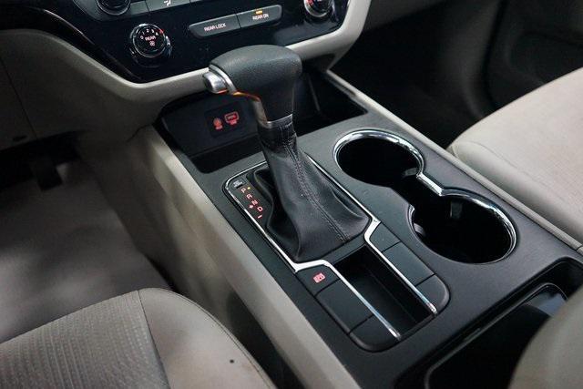 Photo of 2019 Silky Silver Kia Sedona