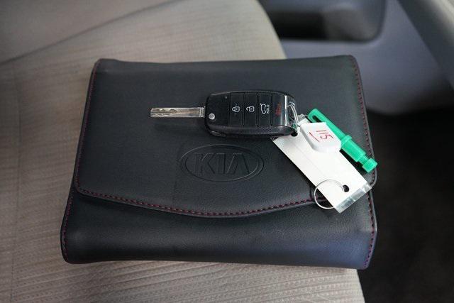 Photo of 2019 Silky Silver Kia Sedona
