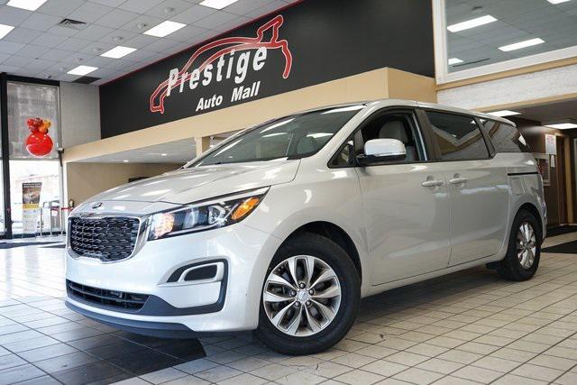 Photo of 2019 Silky Silver Kia Sedona