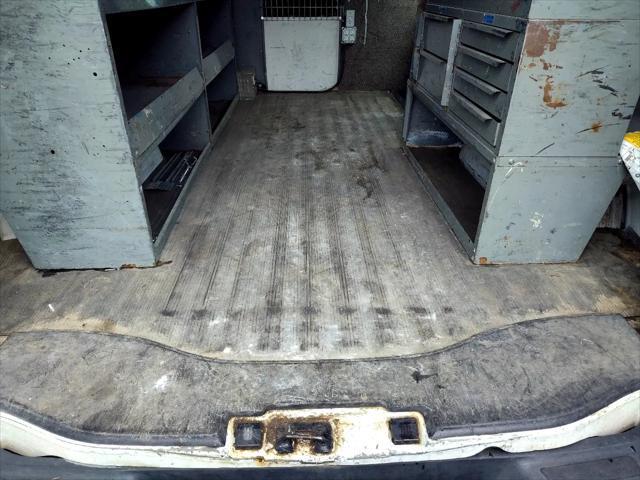 Photo of 2006 Summit White Chevrolet Express 3500