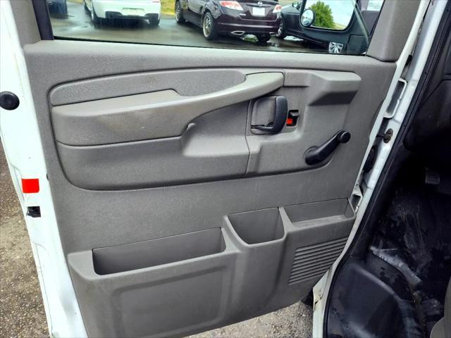 Photo of 2006 Summit White Chevrolet Express 3500