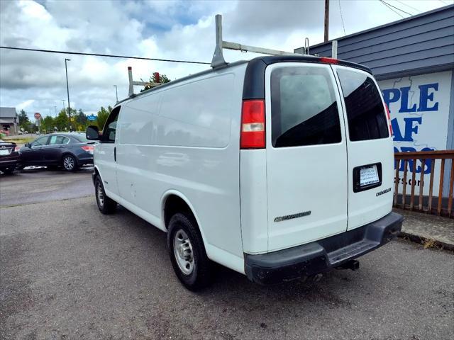 Photo of 2006 Summit White Chevrolet Express 3500