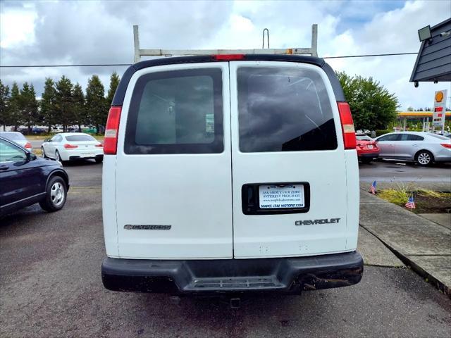 Photo of 2006 Summit White Chevrolet Express 3500