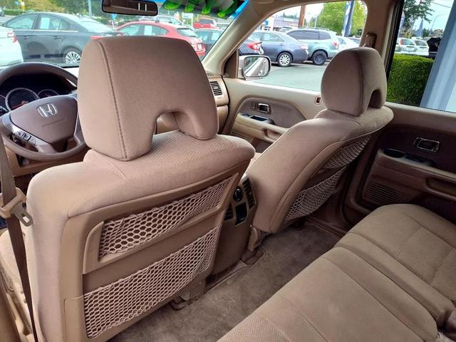Photo of 2006 Gold Honda Pilot