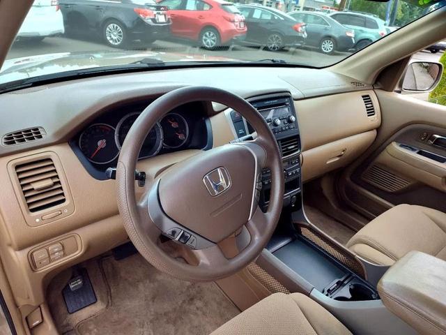 Photo of 2006 Gold Honda Pilot