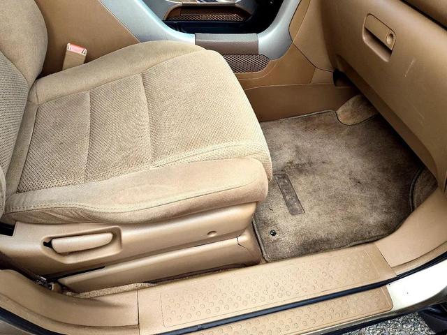 Photo of 2006 Gold Honda Pilot
