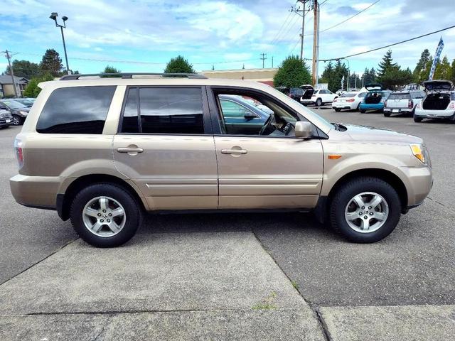 Photo of 2006 Gold Honda Pilot